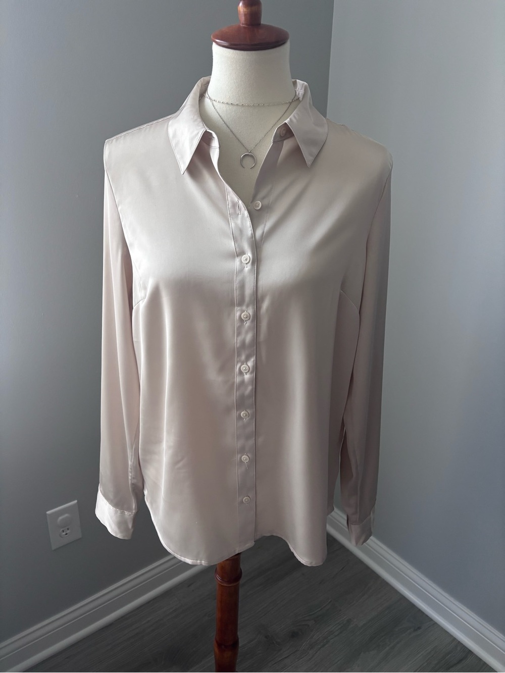 Express satin Portofino shirt size medium